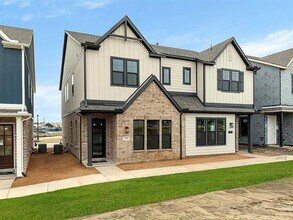 Building Photo - 713 Kerrville Ln