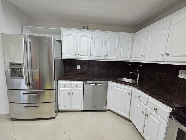 Foto del edificio - 2780 NE 183rd St