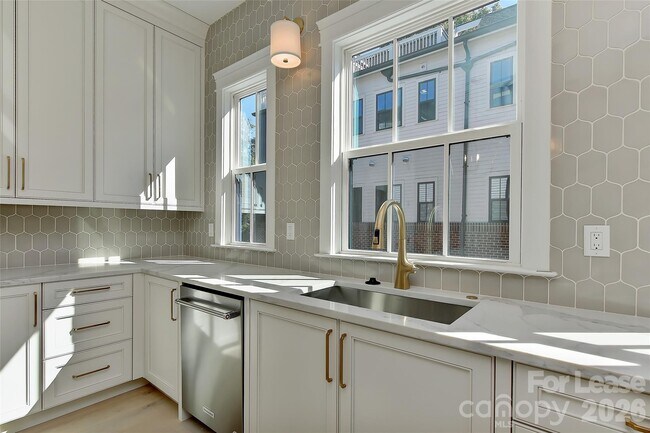 Foto del edificio - 4117 Selwyn Walk Ct