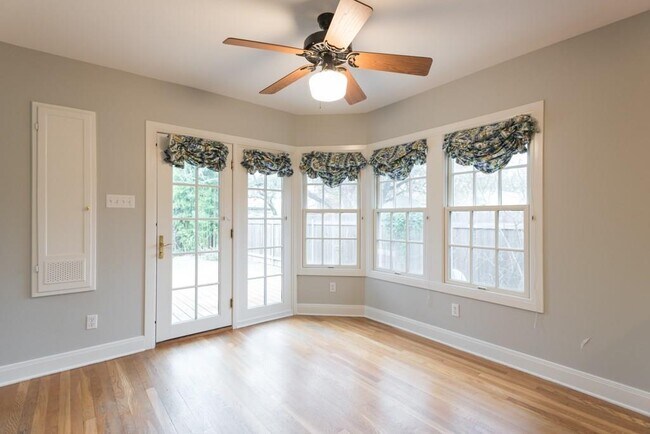 Building Photo - Restored, Vintage, 3 Bedroom, 2 Bath Home ...
