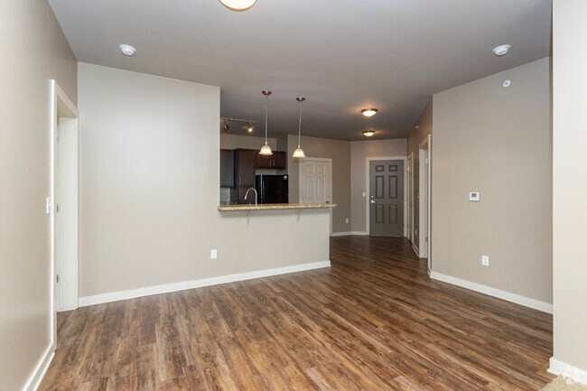 2BR, 2BA - Sherman 2 - Shadow Lake Square