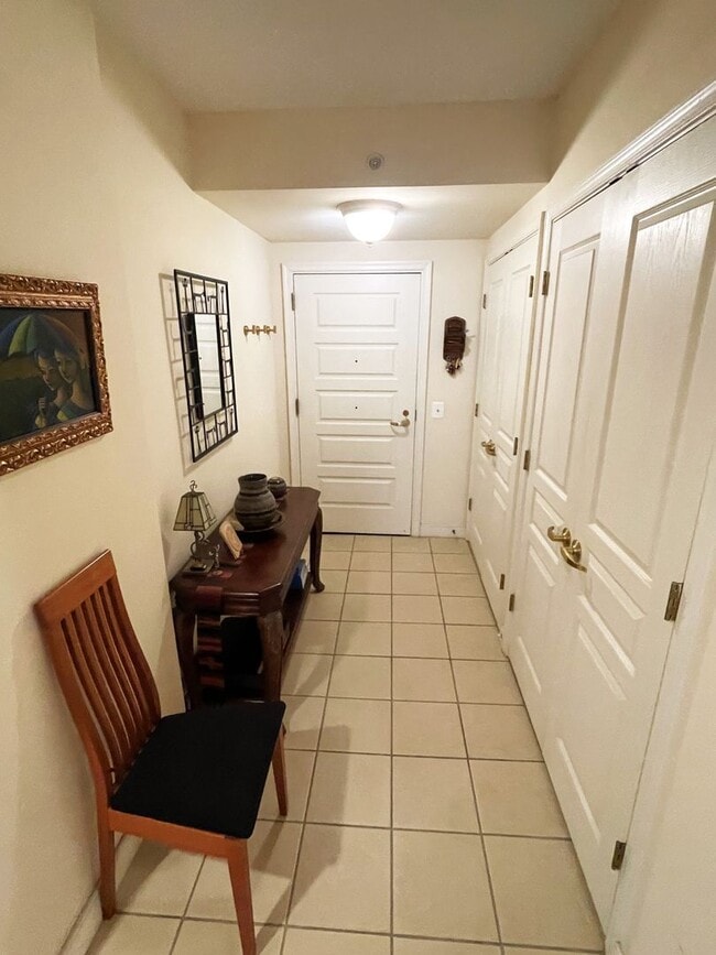 Building Photo - Luxurious living in Penn Quarter