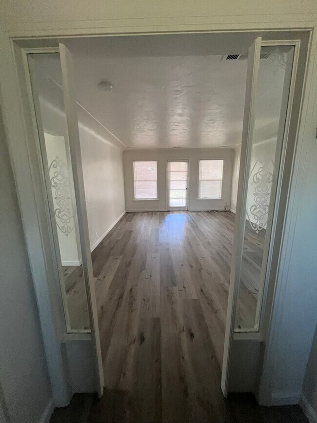 Foto del edificio - Move in Special see Ad