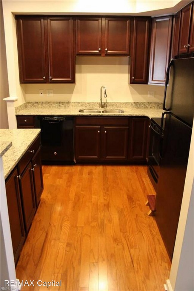 Building Photo - 3 br, 2.5 bath House - 119 RIVA COURT