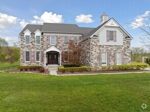 Building Photo - 1840 Tapadera Dr