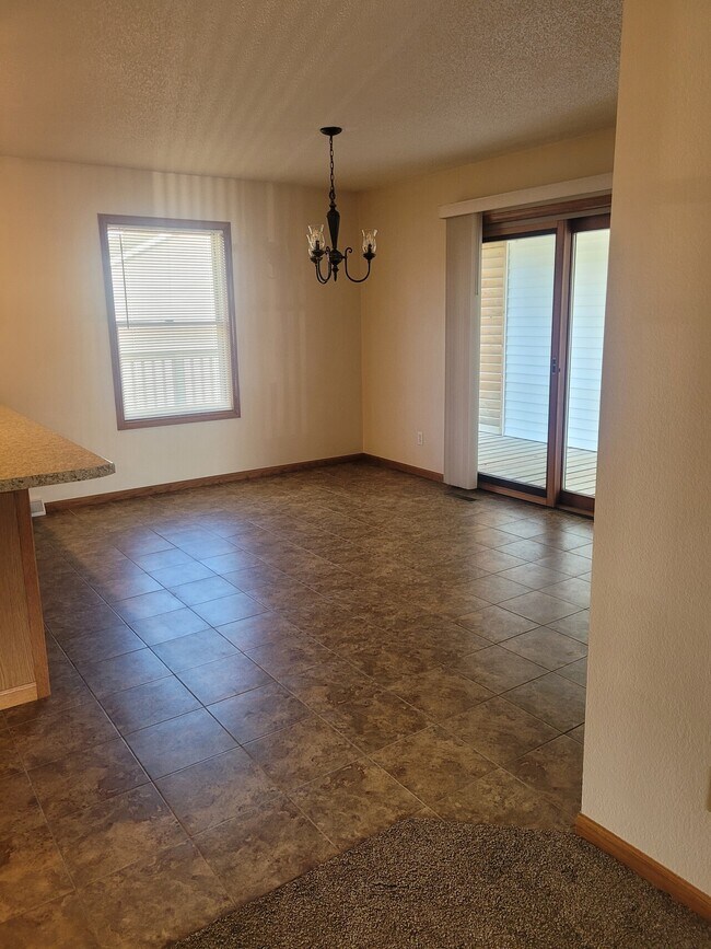 Building Photo - Sunnyslope Dr