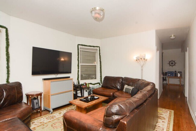 Foto del edificio - 1517 W Oakdale Ave
