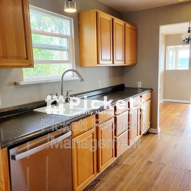 Foto del edificio - 2821 Erlands Beach Loop NW