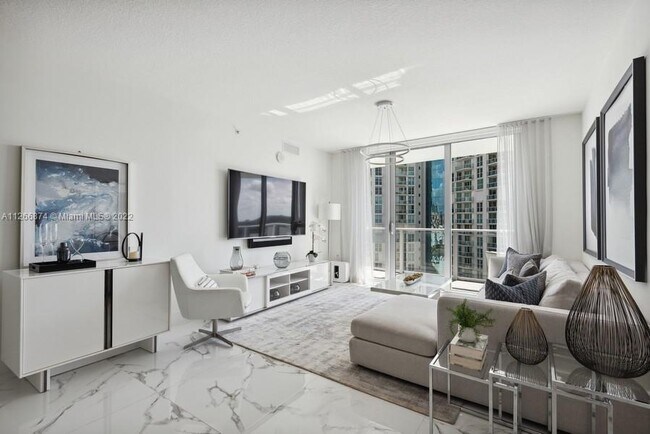 Foto del edificio - 300 Sunny Isles Blvd