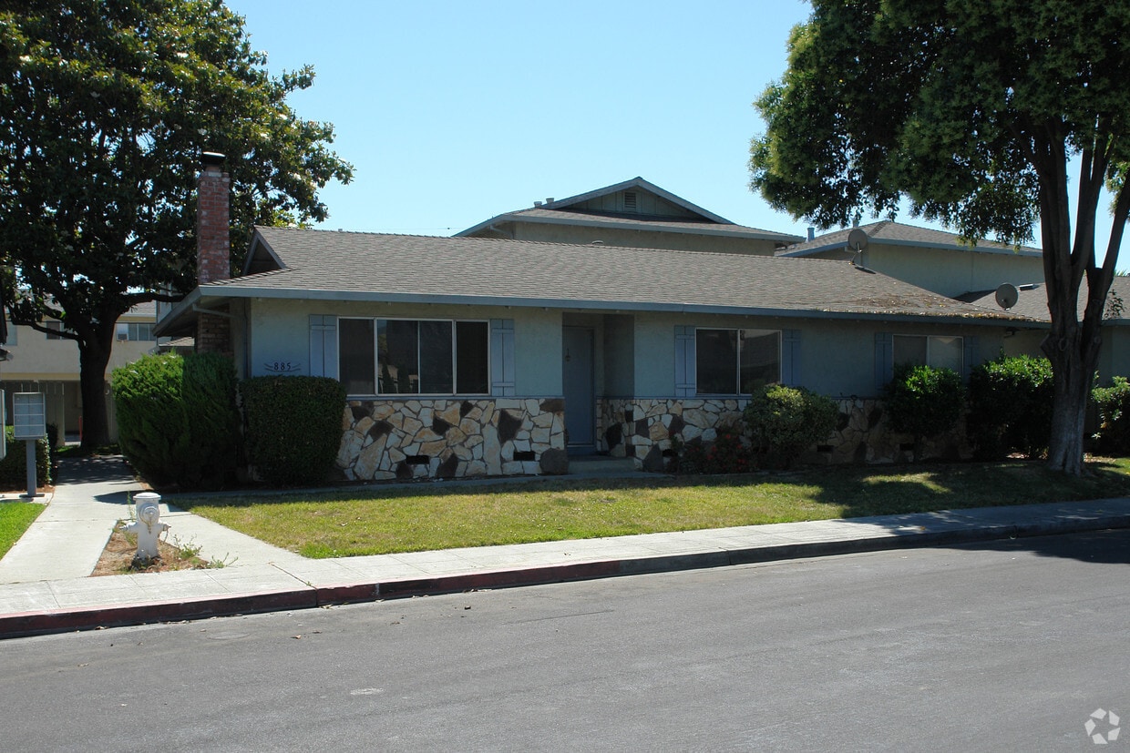 Building Photo - 885 Burbank Drive