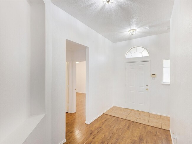 Foto del edificio - 823 Ashley Pl