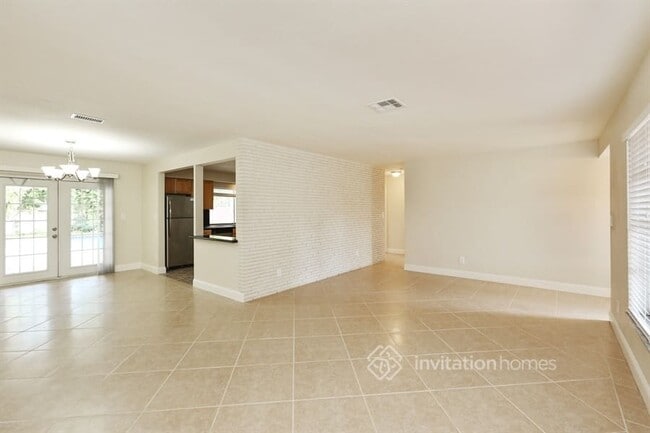 Building Photo - 5521 Van Buren St