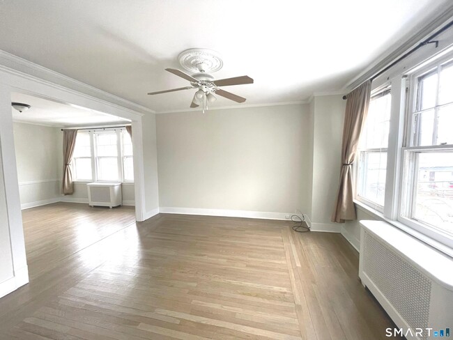 Building Photo - 108 Concord St