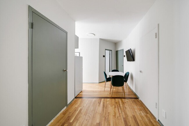 Building Photo - Full room C in a Newly Added Home in Colu