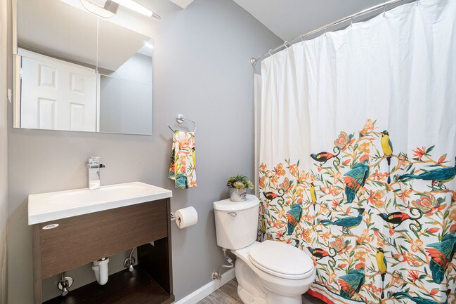 Foto del edificio - 301 Maple Blvd