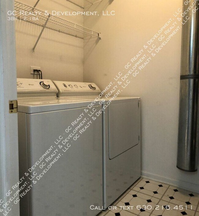 Foto del edificio - 1044 Savoy Ct