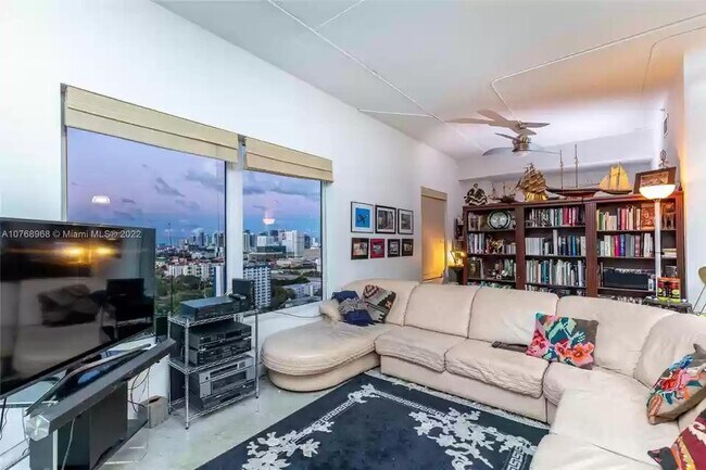 Foto del edificio - 10 SW South River Dr