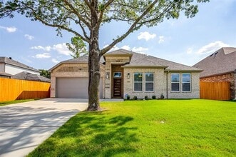 Building Photo - 1025 E Coral Way