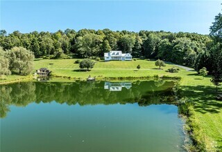 Building Photo - 146 Johnny Cake Hollow Rd