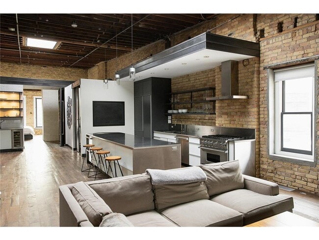 Building Photo - 211 N Washington Ave