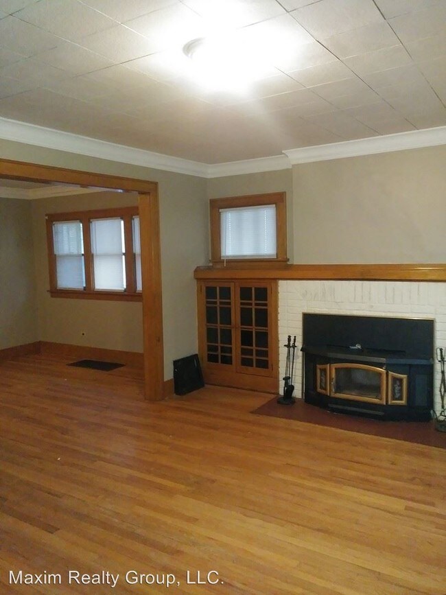 Building Photo - 3 br, 1 bath House - 2434 NEWPORT AV
