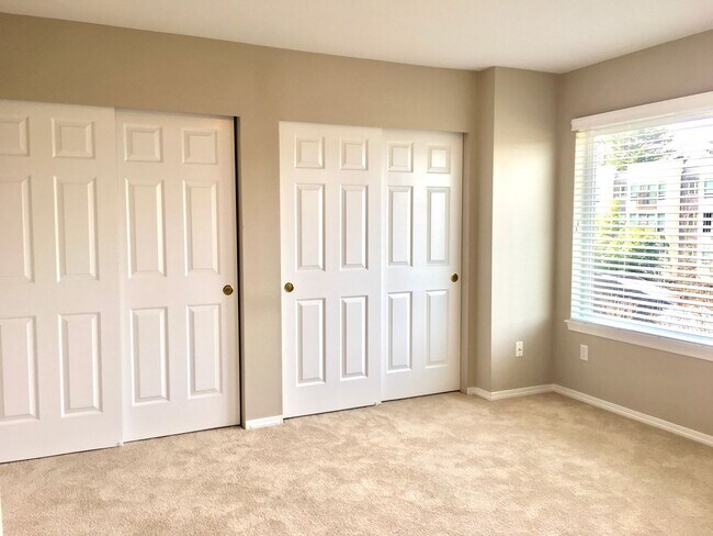 Foto del edificio - West Seattle Fantastic 3bd 1.5 bath Townho...