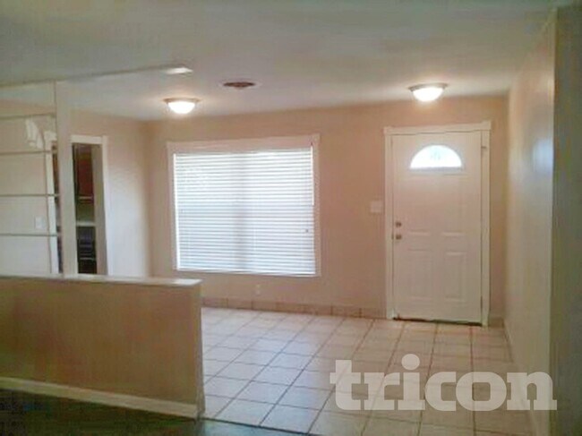 Foto del edificio - 1122 Ibsen Ave