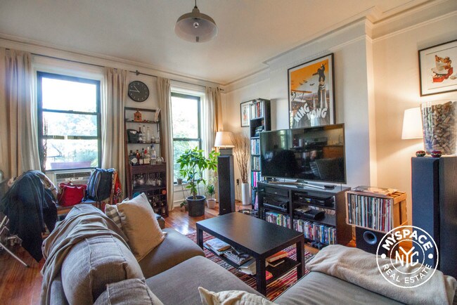 Foto del edificio - 461 Willoughby Ave