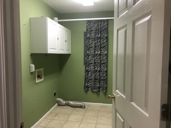 Building Photo - 715 Ogeechee Dr E