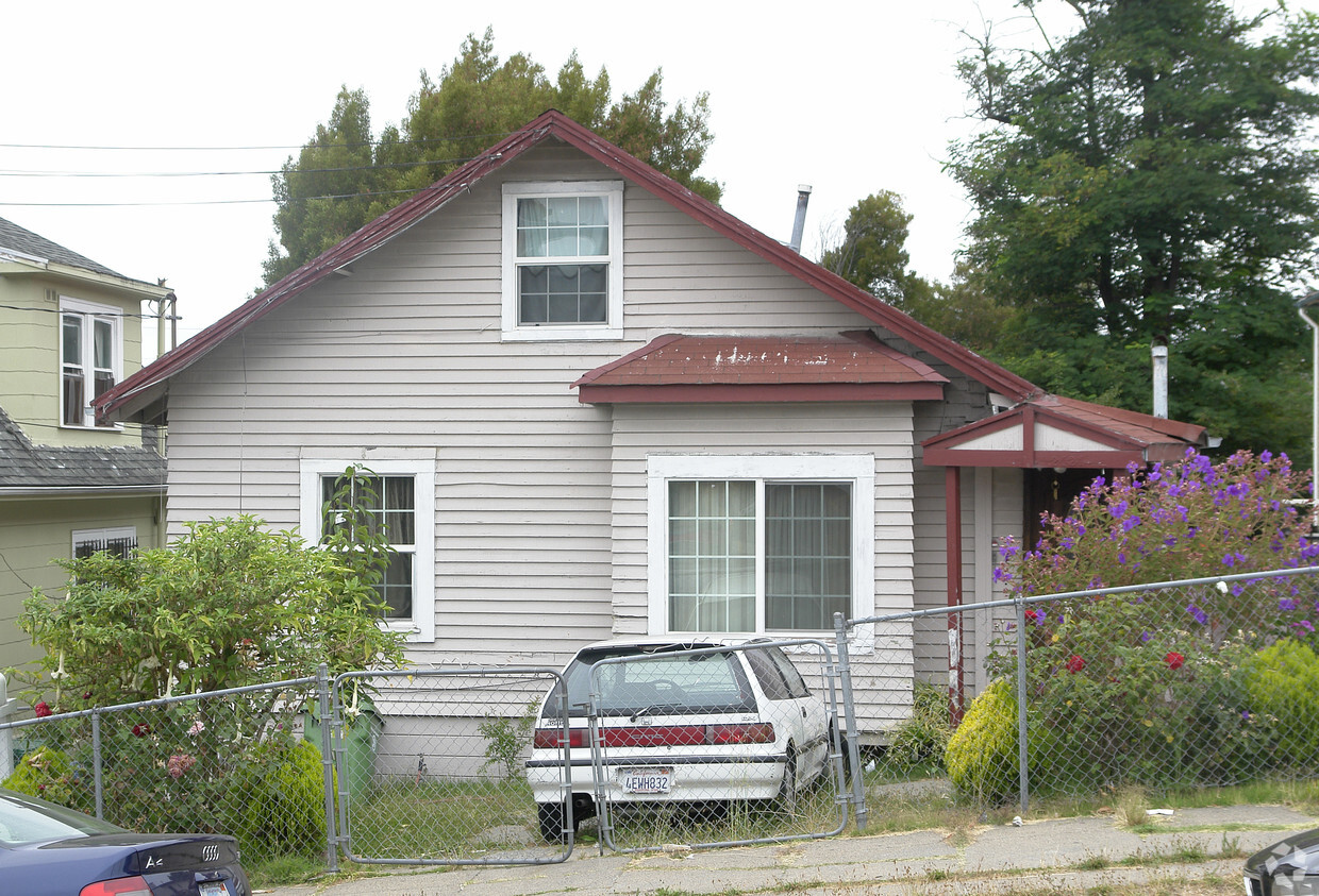 Building Photo - 2419-2421 21st Ave