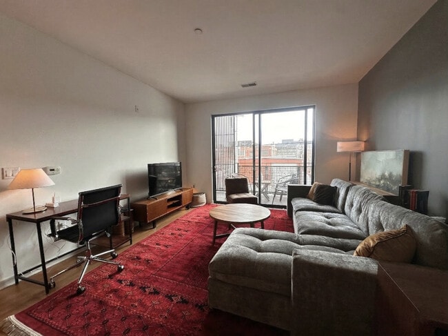 Building Photo - 324 S 2nd St