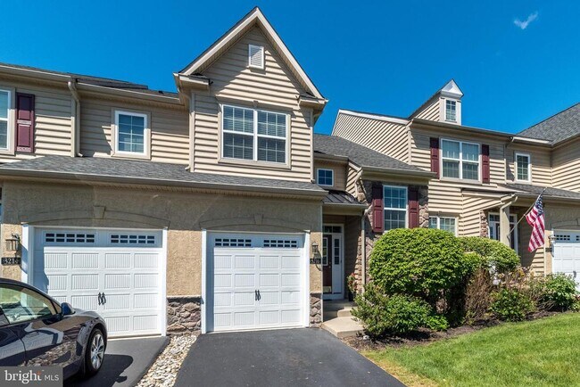 Building Photo - 3216 Brookside Dr