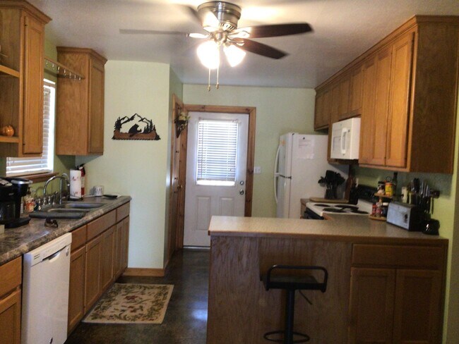 Building Photo - 2604 Belaire W Ln