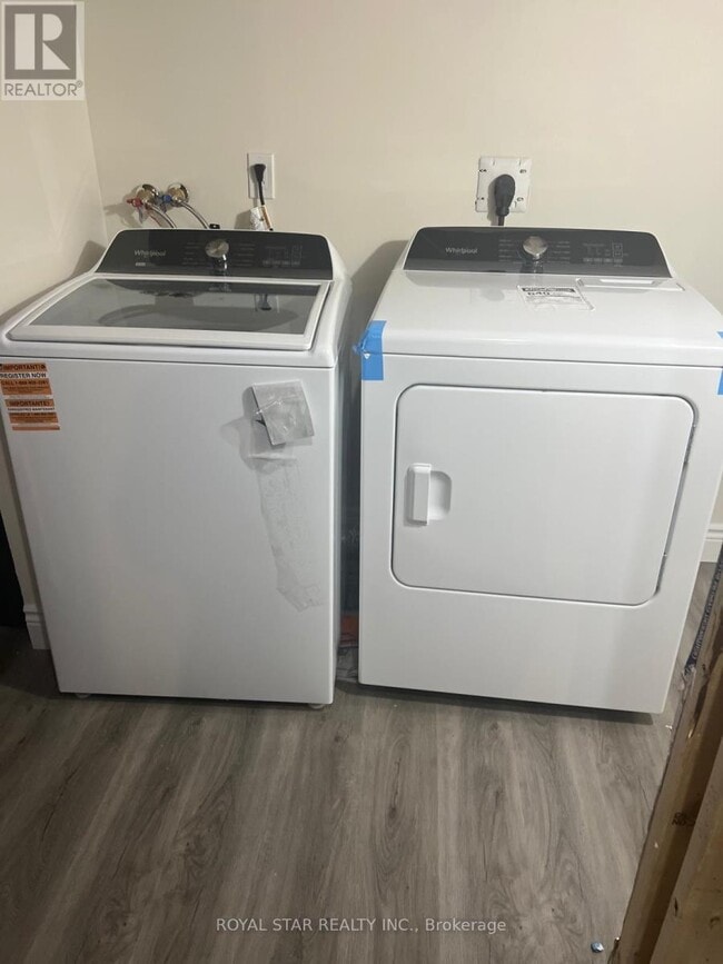 Building Photo - 89 Forest Edge Crescent