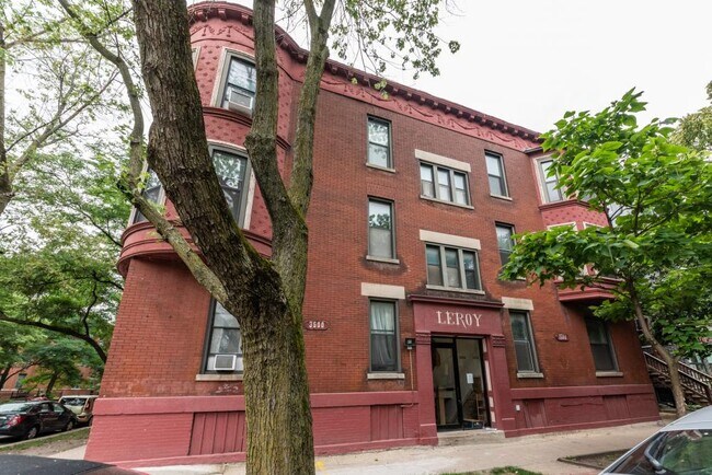 Foto del edificio - 2 bedroom in Chicago IL 60657