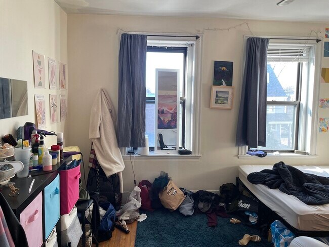 Foto del edificio - 100 Linden St