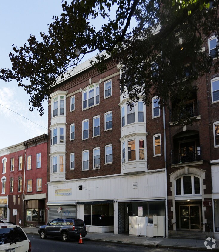 Building Photo - Saylor Apartments