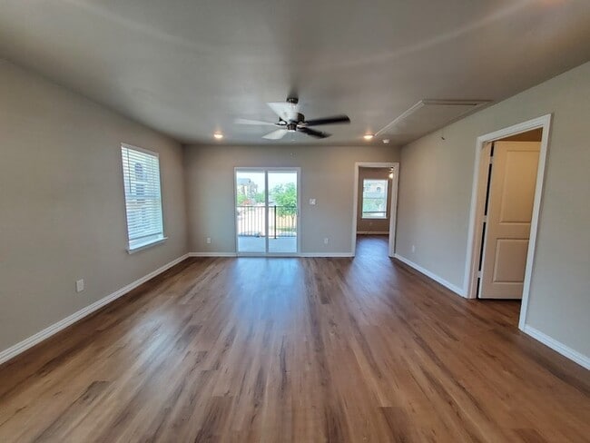 Building Photo - L1 Floorplan - Brand New Townhome!