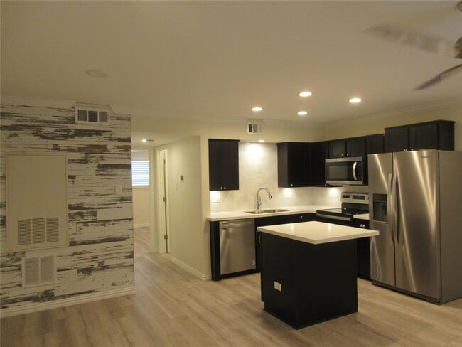 Building Photo - 300 Pecore St