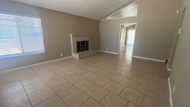 Foto del edificio - (APPLICATION PENDING) East Lancaster Home
