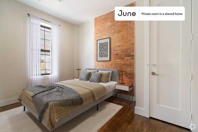 Building Photo - Private bedroom in 4 bed/2 bath Home