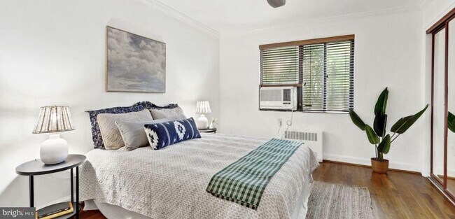 Foto del edificio - 1577 N Colonial Terrace