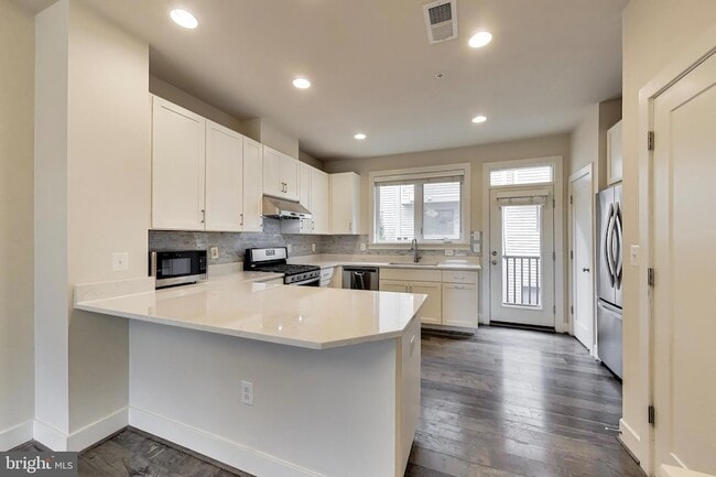 Building Photo - 16616 Crabbs Branch Way