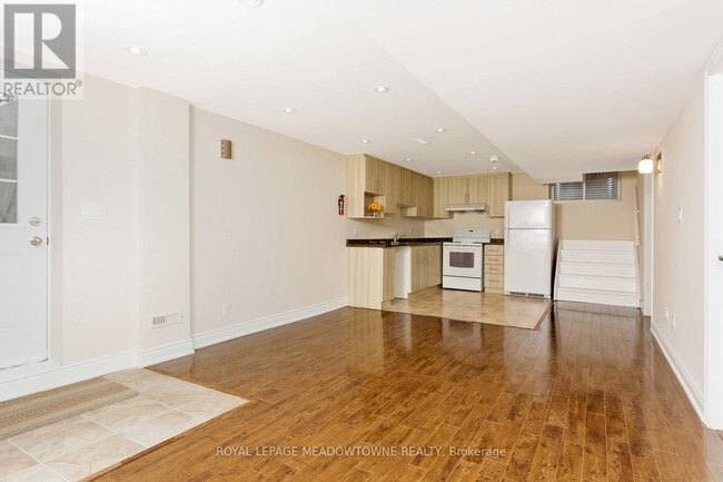 Building Photo - 355 McCartney Crescent