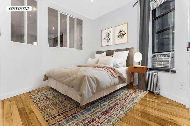 Foto del edificio - 323 E 89th St