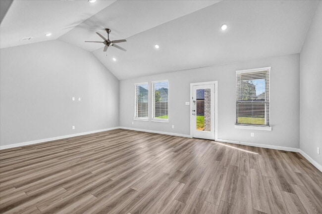 Building Photo - Spacious 5-Bedroom, 4-Bath Home with Washer, Dryer & Refrigerator