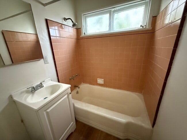 Building Photo - 2115 S Bentley Ave