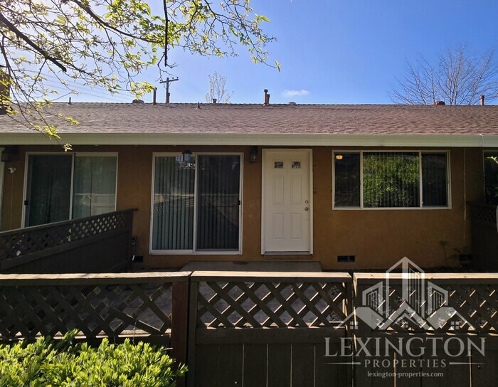 Primary Photo - Beautifully Updated, 2BD/1BA, Condo availa...