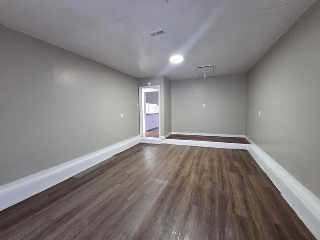 Building Photo - 5787 Northland Dr