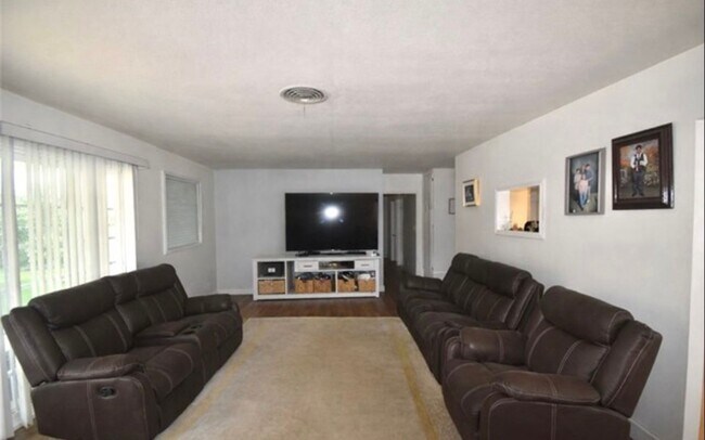 Foto del edificio - Spacious 3bed/2bath House for Rent in Garden Grove